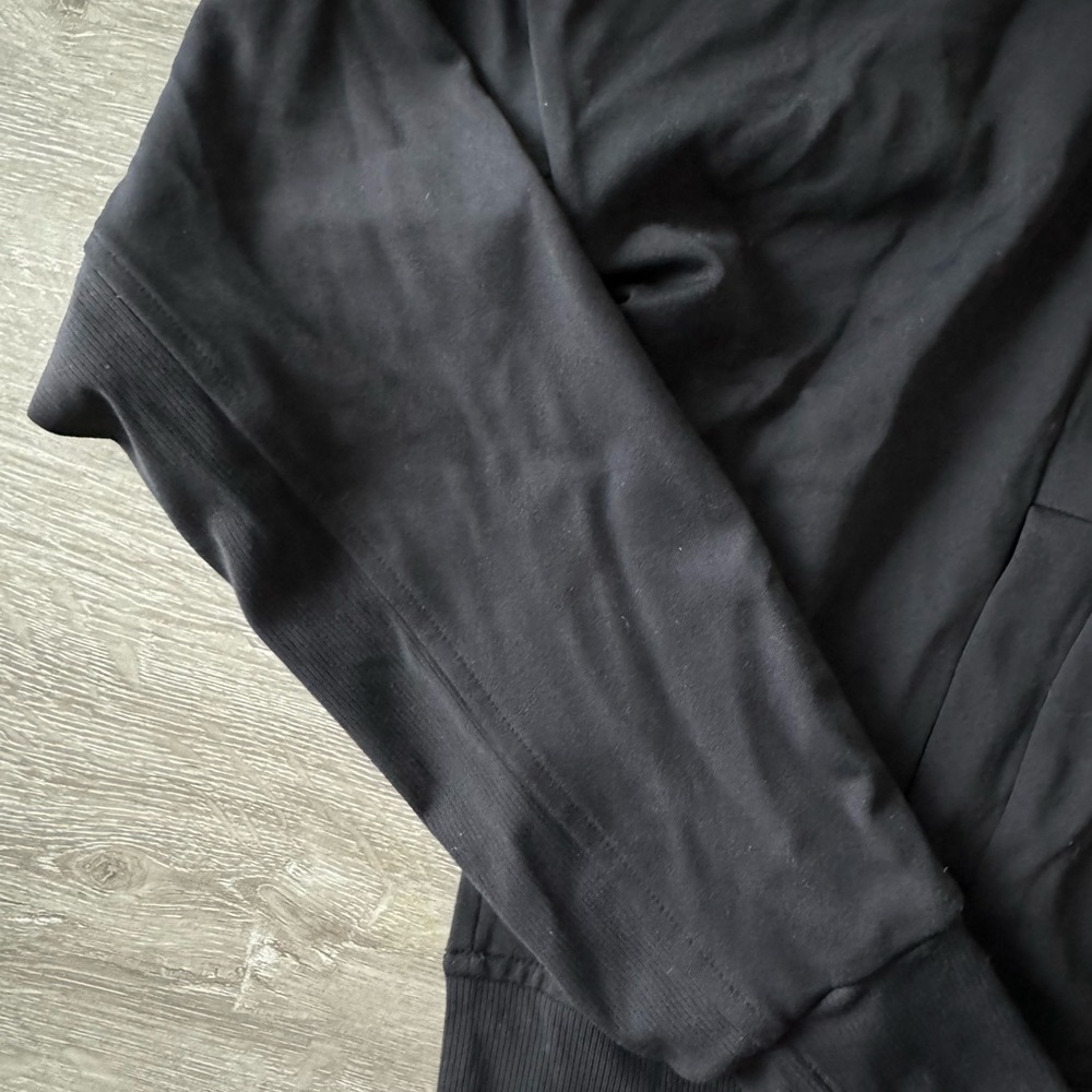 Athlete Black Sweatshirt - Picture 4 of 5